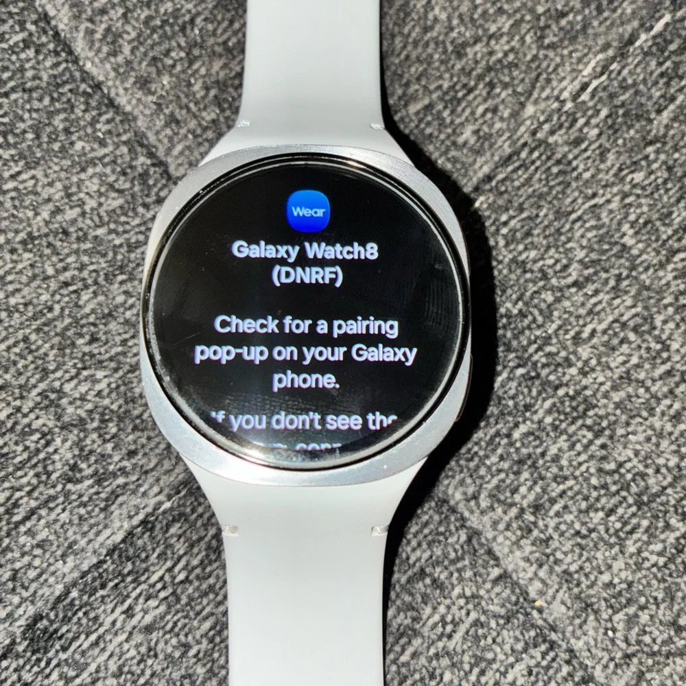 Samsung Galaxy Watch8 - White and Silver